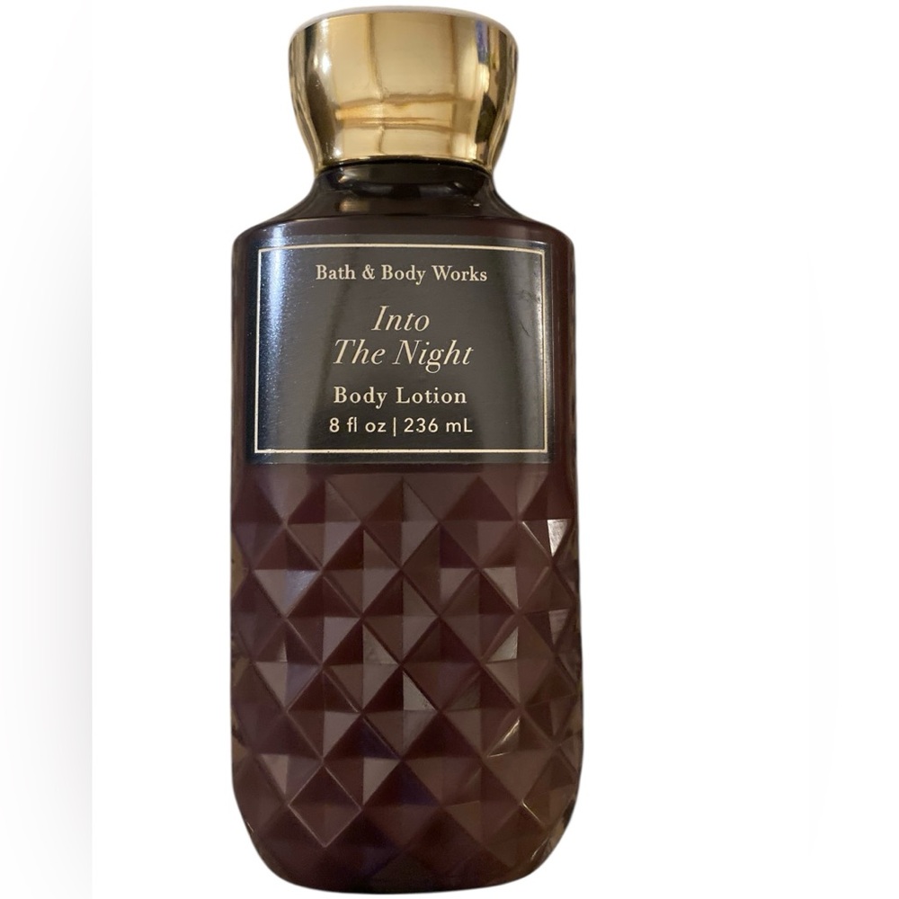 Bath & Body Works Into The Night Body Lotion
Warm amber Sexy Fragrance
